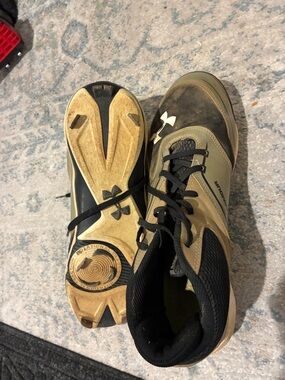 Under Armour Men’s Tan and Black Athletic Cleats Mid-Top